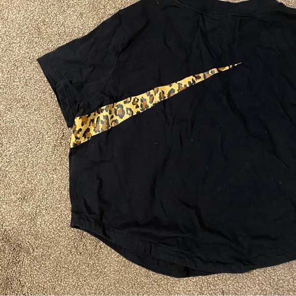 Nike Crop Top Size Medium Black Leopard Big Swoosh Round Hem - Picture 5 of 8